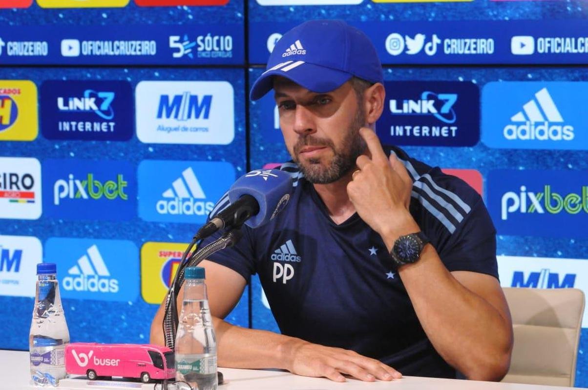 Dia movimentado na Toca: coletiva de Pezzolano, retorno da imprensa ao CT e treino em campo