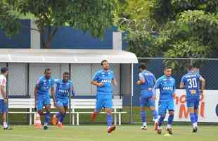 Fotos do ltimo treino do Cruzeiro antes de enfrentar a Caldense (Alexandre Guzanshe/EM D.A Press)