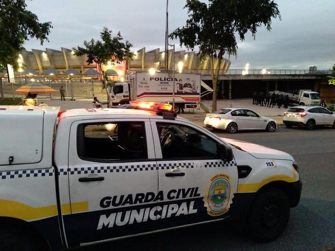 Torcida do Atltico movimenta ruas prximas ao Mineiro antes do jogo 