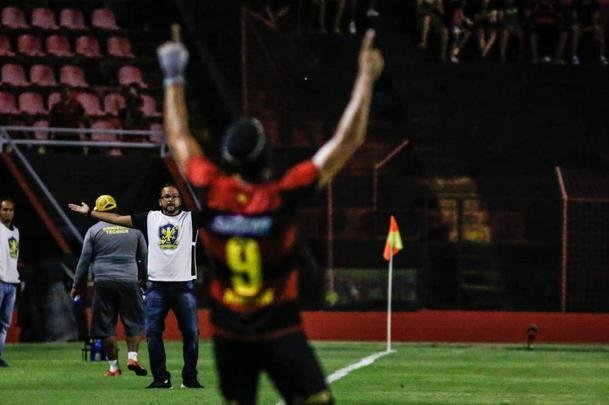 O Sport recebeu o Retrô FC em jogo adiantado da 5ª rodada do Campeonato Pernambucano. A partida marcou a estreia da Ilha do Retiro na temporada 2020