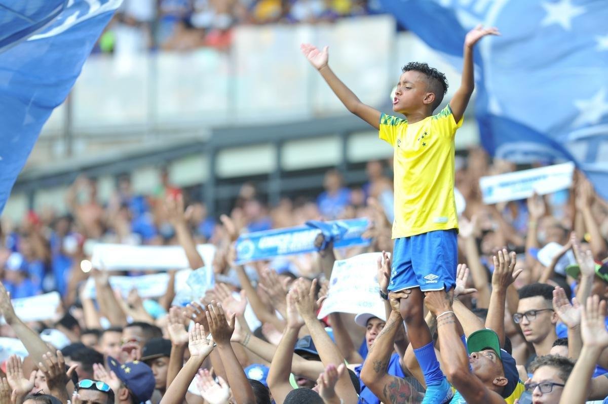 Fotos da torcida do Cruzeiro no clssico contra o Atltico, no Mineiro