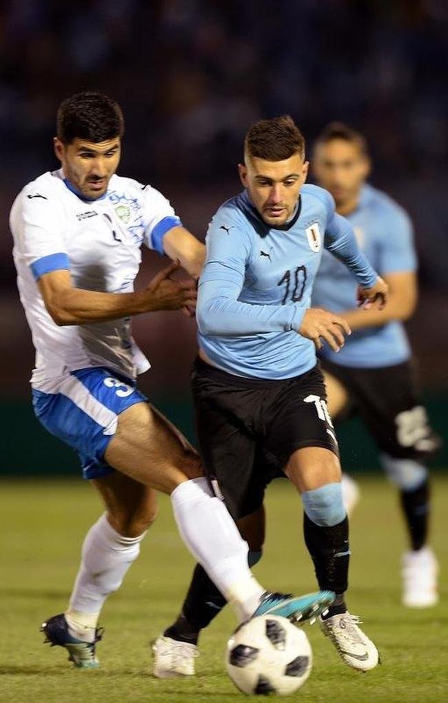 Arrascaeta, do Cruzeiro, marcou primeiro gol do Uruguai em vitria sobre Uzbequisto, em Montevidu