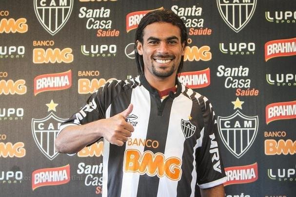 Araújo - Depois de passagem razoável pelo Cruzeiro entre 2006 e 2007, com direito a uma grave lesão, Araújo voltou ao futebol mineiro em 2013. O atacante foi contratado pelo Atlético como opção para o ataque na Libertadores. O jogador ficou pouco tempo no clube e rescindiu o contrato antes mesmo da conquista do título continental. No Galo foram apenas cinco jogos, um gol e um título do Campeonato Mineiro.