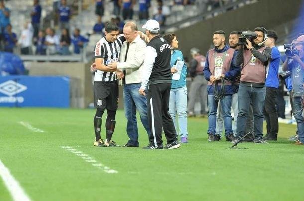Imagens da torcida e da partida entre Cruzeiro e Santos, no Mineiro