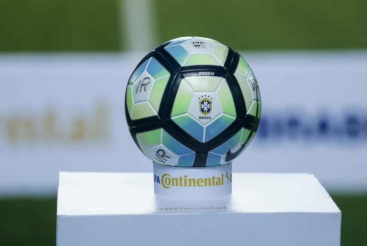 Imagens do jogo entre Volta Redonda e Cruzeiro, pela Copa do Brasil, no Estdio Raulino de Oliveira