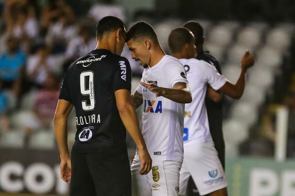 Na Vila Belmiro, Atlético é derrotado pelo Santos por 3 a 2, pela 37ª rodada do Campeonato Brasileiro