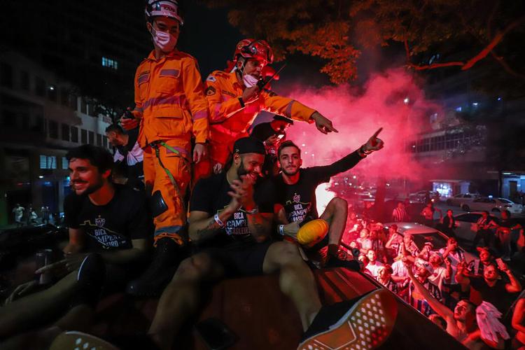 Bastidores da festa do Atlético em comemoração ao título brasileiro
