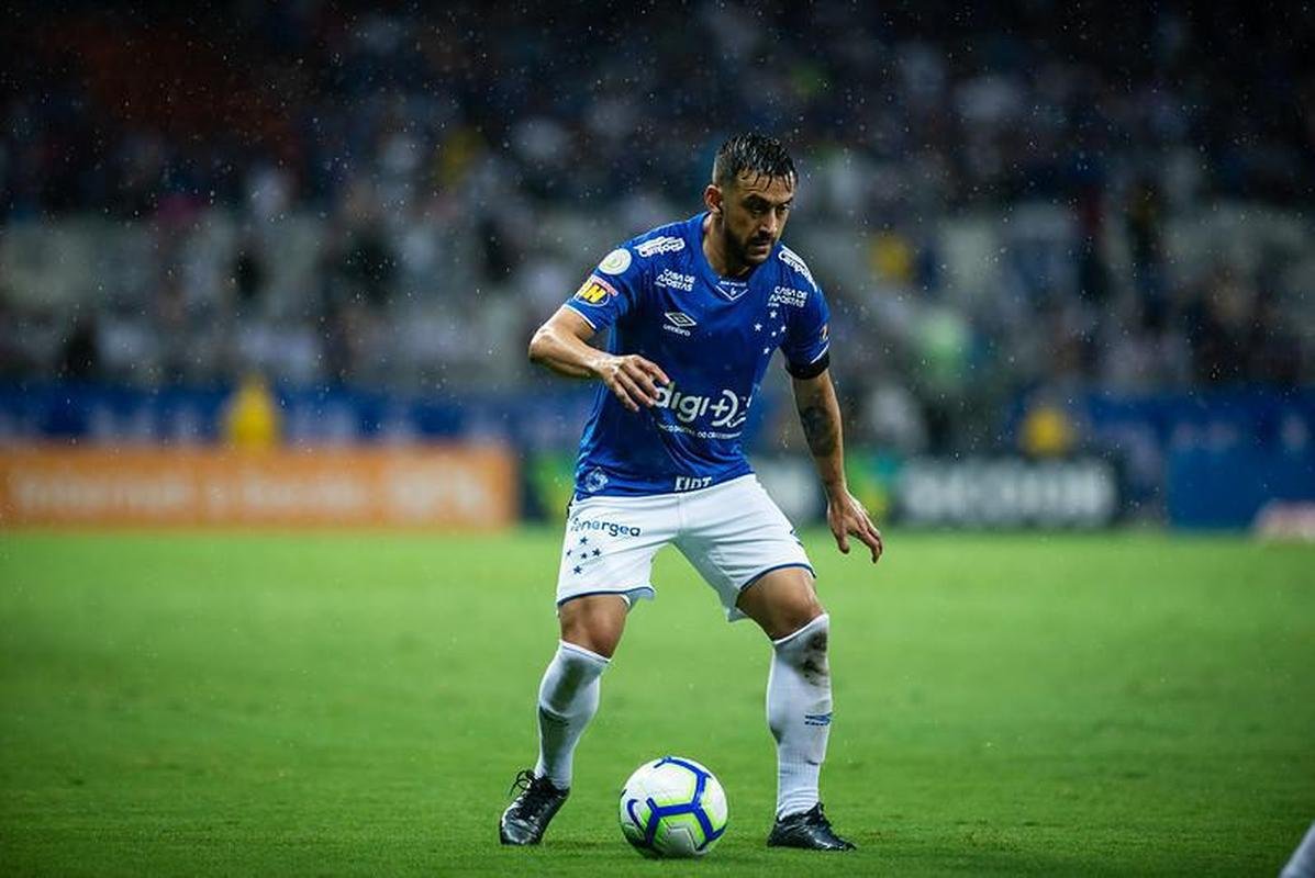 Meio-campista Robinho pelo Cruzeiro, em 2019
