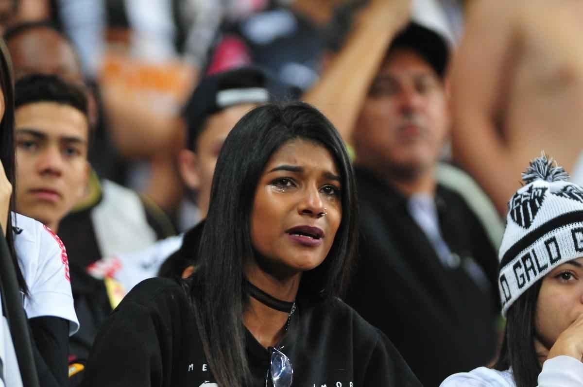 Irritados com eliminao para bolivianos no Mineiro, torcedores chegaram a oferecer dinheiro aos jogadores