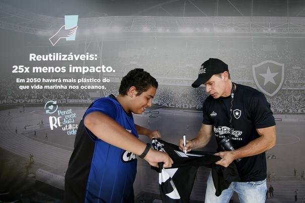 Fotos da vitória do Botafogo sobre o Atlético, por 2 a 1, no Engenhão, pela 18ª rodada do Brasileiro