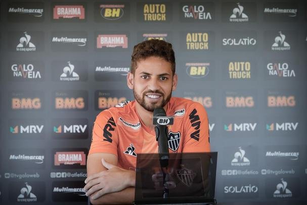 Gabriel concede entrevista coletiva na Cidade do Galo