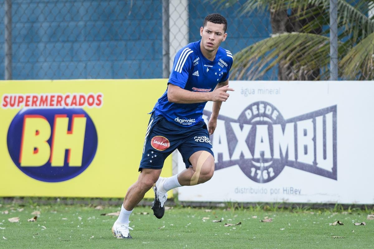 Fotos do primeiro treino de Rafael Sobis na volta ao Cruzeiro, nesta segunda