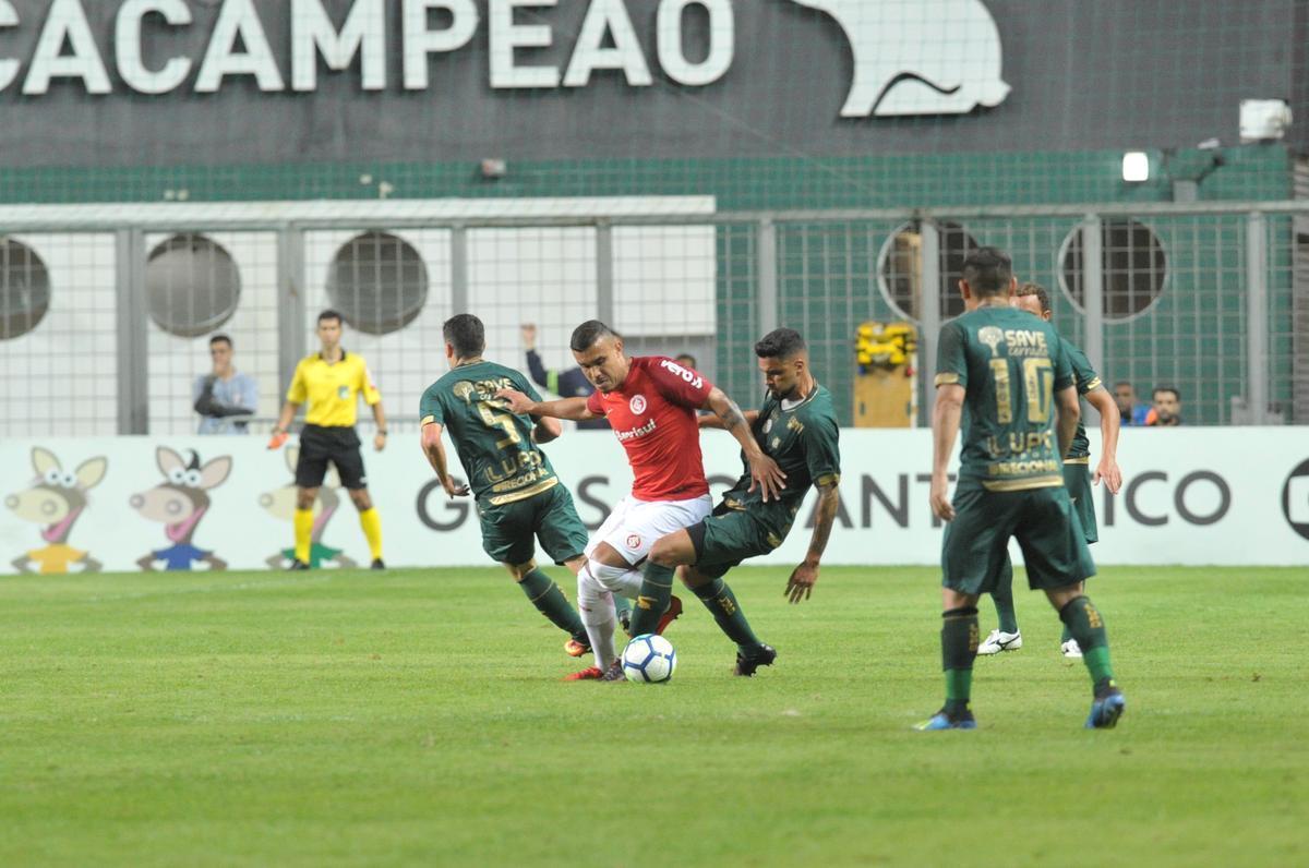 Fotos do jogo entre Amrica e Internacional, no Independncia, pela 15 rodada do Campeonato Brasileiro