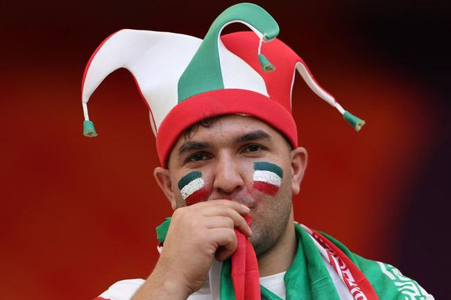Os torcedores de Inglaterra e Irã no primeiro jogo do Grupo B na Copa do Mundo.