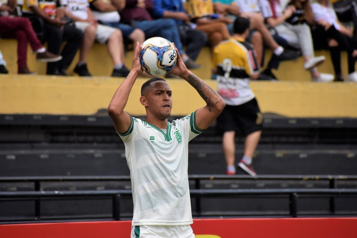 Cricima e Amrica se enfrentaram no Heriberto Hlse, pela terceira rodada da Srie B