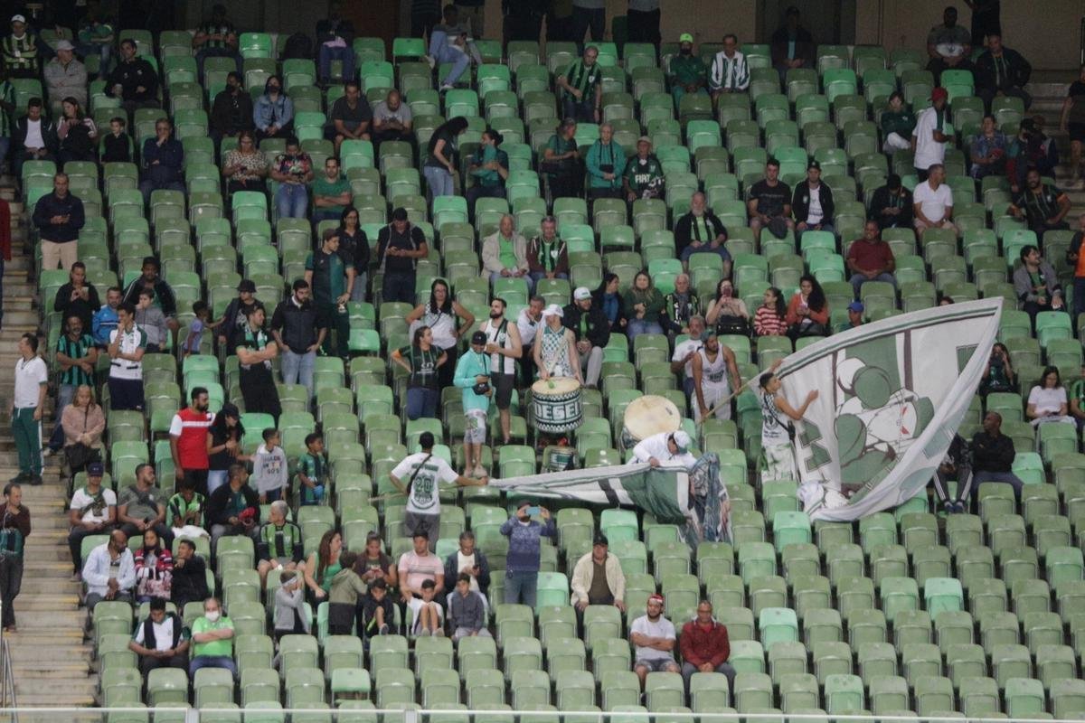 Fotos da torcida do Amrica, no Independncia, durante o jogo contra o CSA pela terceira fase da Copa do Brasil