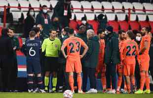 Jogadores de PSG e Basaksehir abandonam jogo aps acusao de ofensa racista 