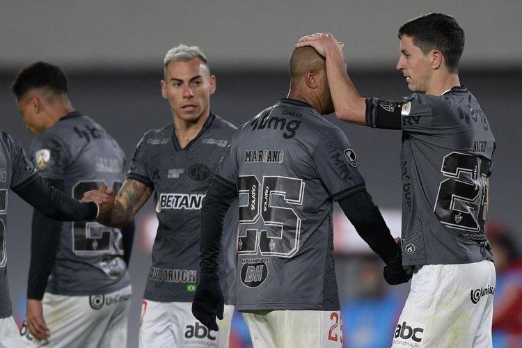 Nacho Fernndez abriu o placar para o Atltico no Monumental: 1 a 0