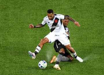 Atacante perdeu a melhor chance do Vasco no clássico contra o Botafogo e torcedores não perdoaram nas redes sociais