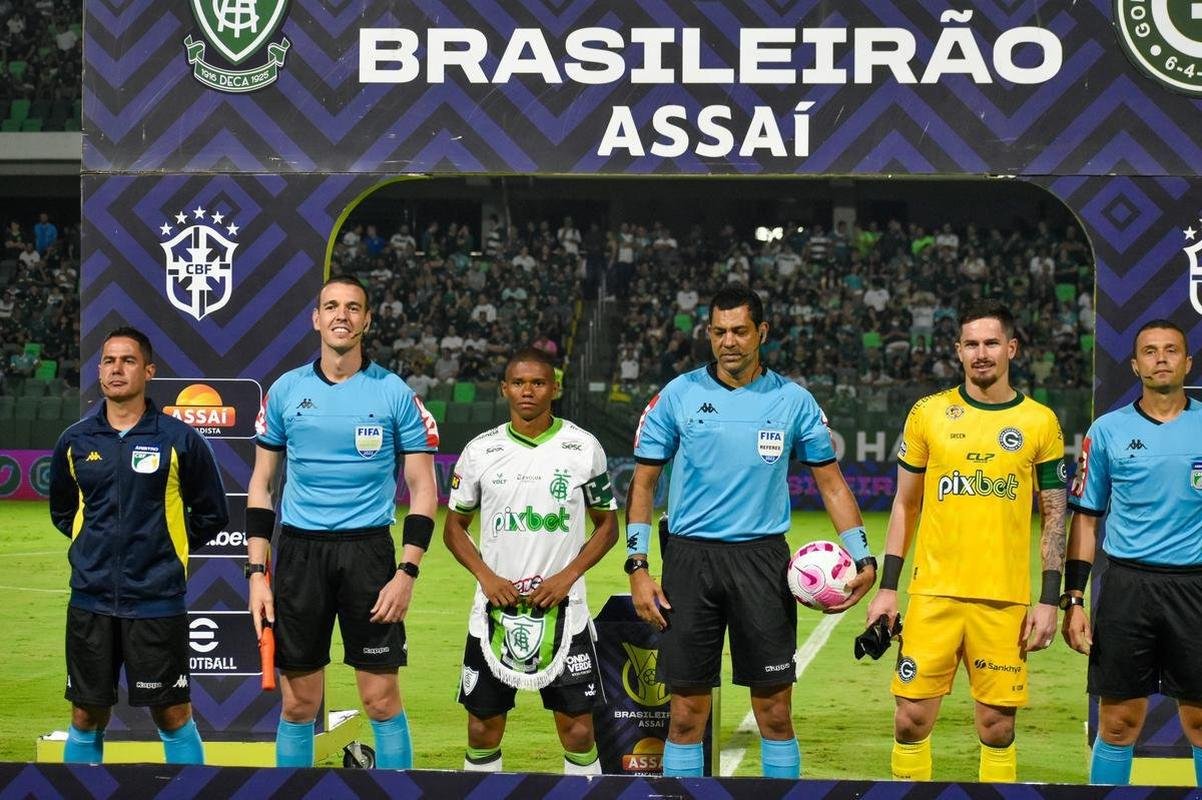 Gois e Amrica se enfrentaram nesta quarta-feira (26/10) no Estdio da Serrinha, em Goinia