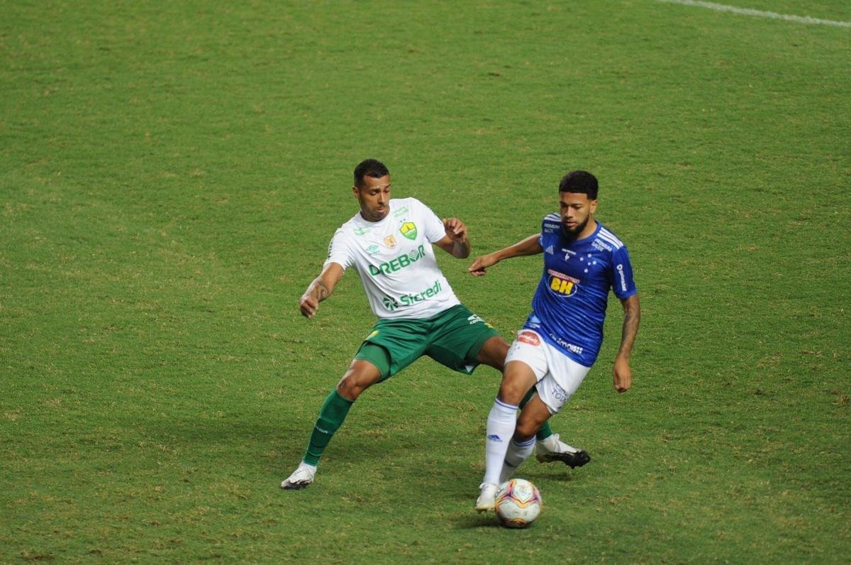 Fotos do jogo entre Cruzeiro e Cuiab, no Independncia, em Belo Horizonte, pela 32 rodada da Srie B do Campeonato Brasileiro
