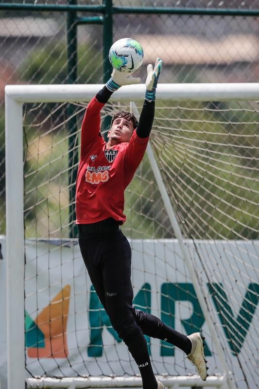 Aps polmica balada, Dylan e Marrony participam normalmente do treino na Cidade do Galo