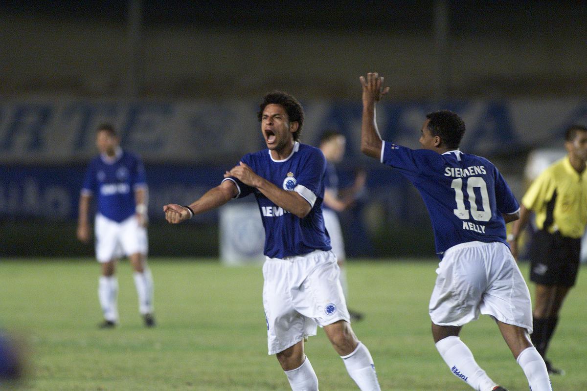Dono de ótimos números em sua primeira passagem pelo Cruzeiro - 56 gols em 71 jogos -, Fred foi contratado em dezembro de 2017, após rescindir com o Atlético. Em 2018, o jogador sofreu grave lesão no joelho direito que o fez perder grande parte da temporada. Em 2019, começou bem o ano ao ser artilheiro do Mineiro, com 12 gols, porém caiu de produtividade no Brasileirão e amargou o rebaixamento à Série B. Em 2020, o centroavante ajuizou ação contra o clube cobrando mais de R$ 90 milhões entre salários, verbas trabalhistas e premiações em atraso, bem como uma cláusula compensatória de R$ 50 milhões prevista em contrato.