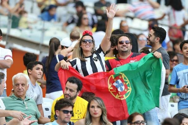 Mineiro ficou colorido nesta quarta-feira com camisas de clubes e selees em duelo da Olimpada