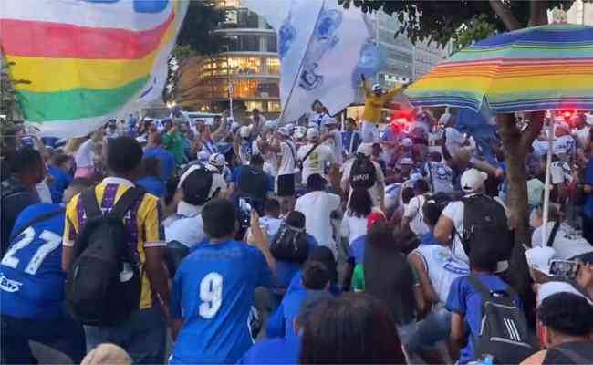 Torcedores do Cruzeiro protestaram por volta ao Mineirão