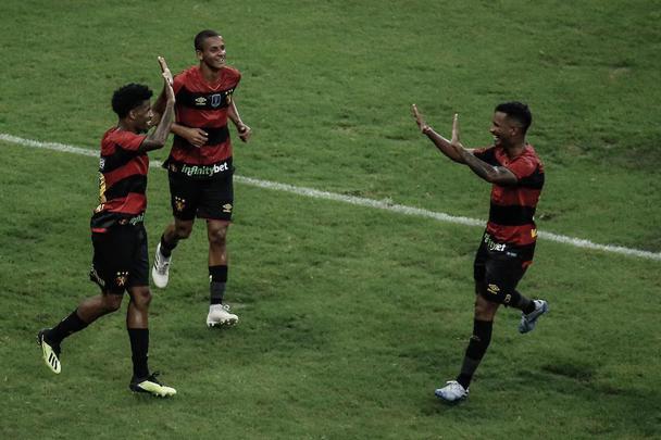 Equipes se enfrentaram na Arena pela terceira rodada do Campeonato Pernambucano