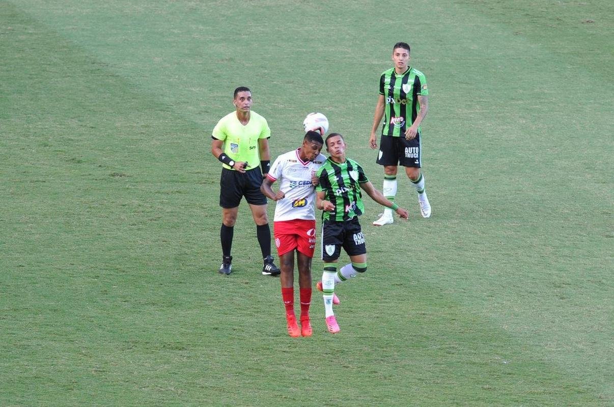 Fotos do jogo entre Amrica e Villa Nova, no Independncia, em BH, pela 9 rodada do Campeonato Mineiro