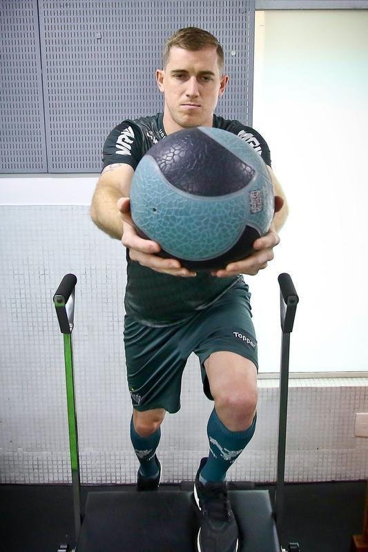 Depois da vitria por 3 a 0 sobre o Coimbra, em jogo-treino na Cidade do Galo, os jogadores do Atltico fizeram um trabalho fsico na academia do CT. Veja fotos