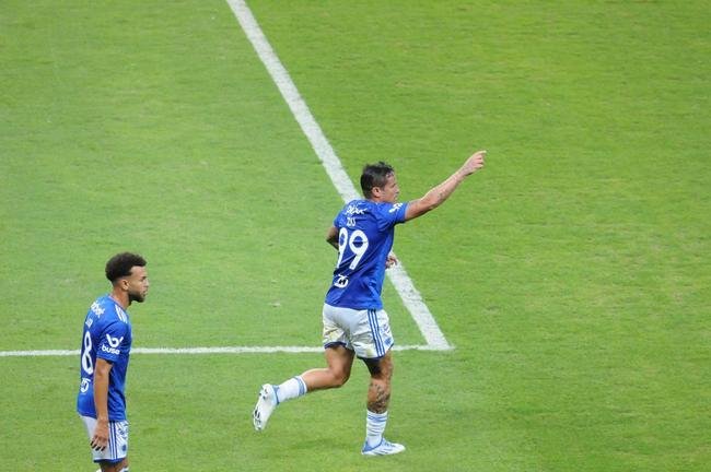 Fotos do jogo entre Cruzeiro e CRB, no Mineiro, em Belo Horizonte, pela 11 rodada da Srie B do Brasileiro