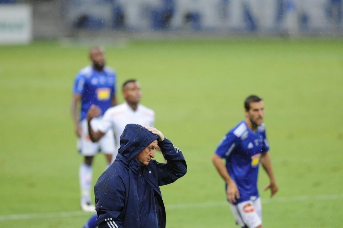 Fotos do jogo entre Cruzeiro e Paran Clube, no Mineiro, em Belo Horizonte, pela 19 rodada da Srie B do Campeonato Brasileiro