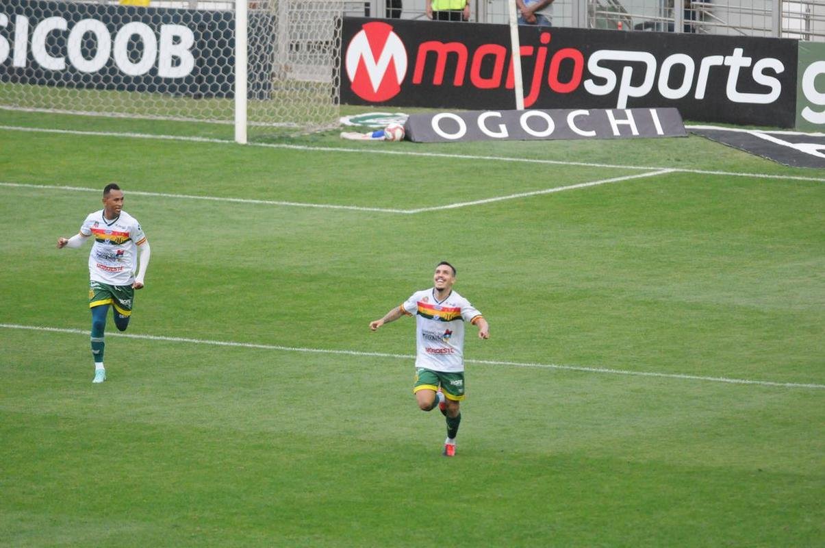 Fotos do duelo entre Cruzeiro e Sampaio Corra, no Independncia, em Belo Horizonte, pela 18 rodada da Srie B do Campeonato Brasileiro