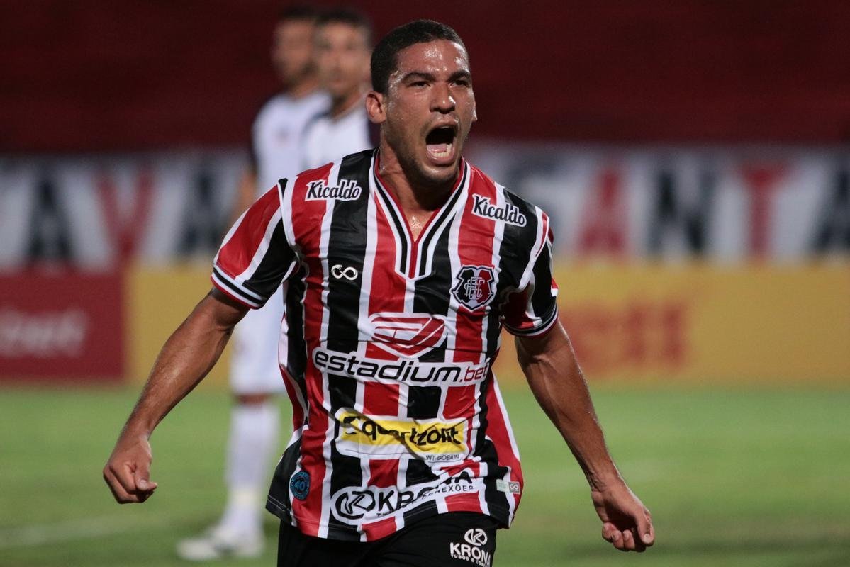 No Arruda, Jacuipense saiu na frente, com Railan. Mayco Félix, com dois gols, virou para o Santa. Os dois gols de Dinei, viraram novamente o placar, mas, nos minutos finais, Toty empatou para o Tricolor.