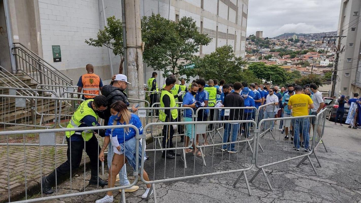 Torcida do Cruzeiro registra maior pblico do Campeonato Mineiro na partida contra o Villa Nova, no Independncia, pela oitava rodada. Ao todo, 19.616 pessoas compareceram no Horto.