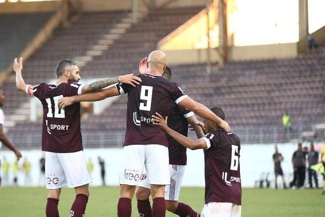 Ferroviria venceu com trs gols de Michel, dois de Welinton Torro (ex-Cruzeiro), um de Bruno Xavier, um de Tony (ex-Amrica) e um de Jhoninha