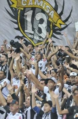 Imagens das torcidas de Atltico e Grmio, no Mineiro, pela deciso da Copa do Brasil