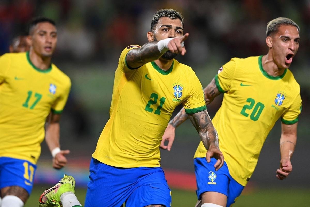 Em Caracas, Seleo Brasileira bateu a Venezuela de virada e manteve os 100%