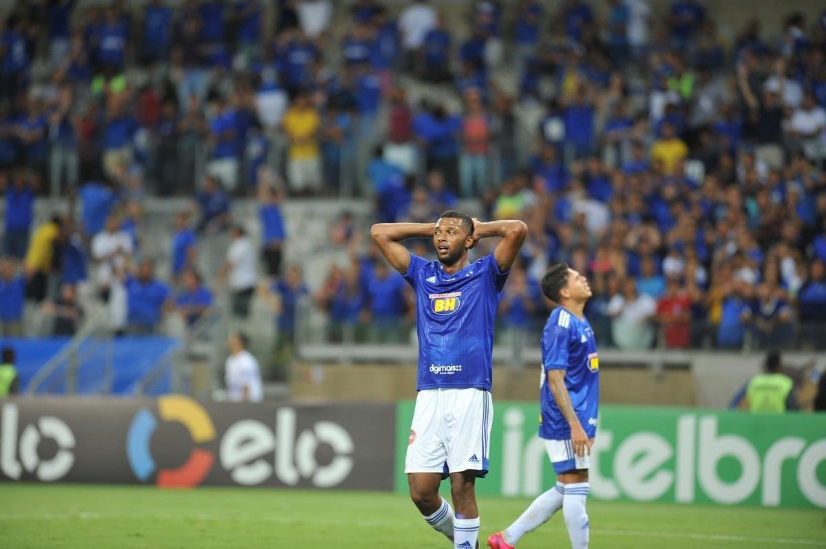Revs por 2 a 0 para o CRB frustrou torcida do Cruzeiro no Mineiro