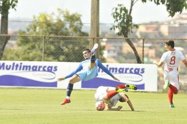 Com gols de Rafinha, David, Renato Kayzer e Murilo, Cruzeiro venceu Democrata-SL por 4 a 1 em jogo-treino nesta tera-feira, na Toca da Raposa 2 (fotos: Juarez Rodrigues/EM D.A Press)