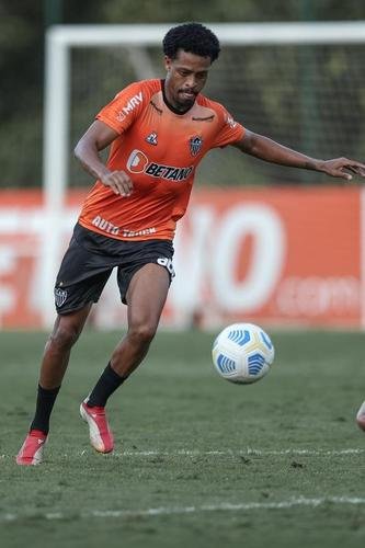 Com Guilherme Arana de volta, Cuca comanda atividade na Cidade do Galo