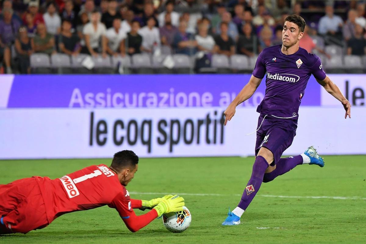 Atacante srvio Dusan Vlahovic, da Fiorentina, teve COVID-19