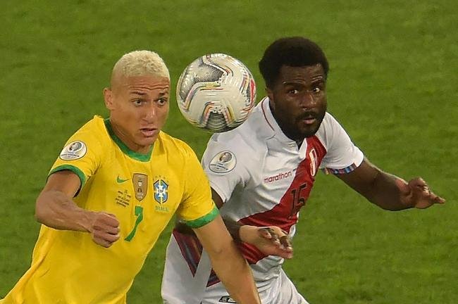 Brasil e Peru se enfrentaram no Estdio Nilton Santos, pelas semfinais da Copa Amrica 