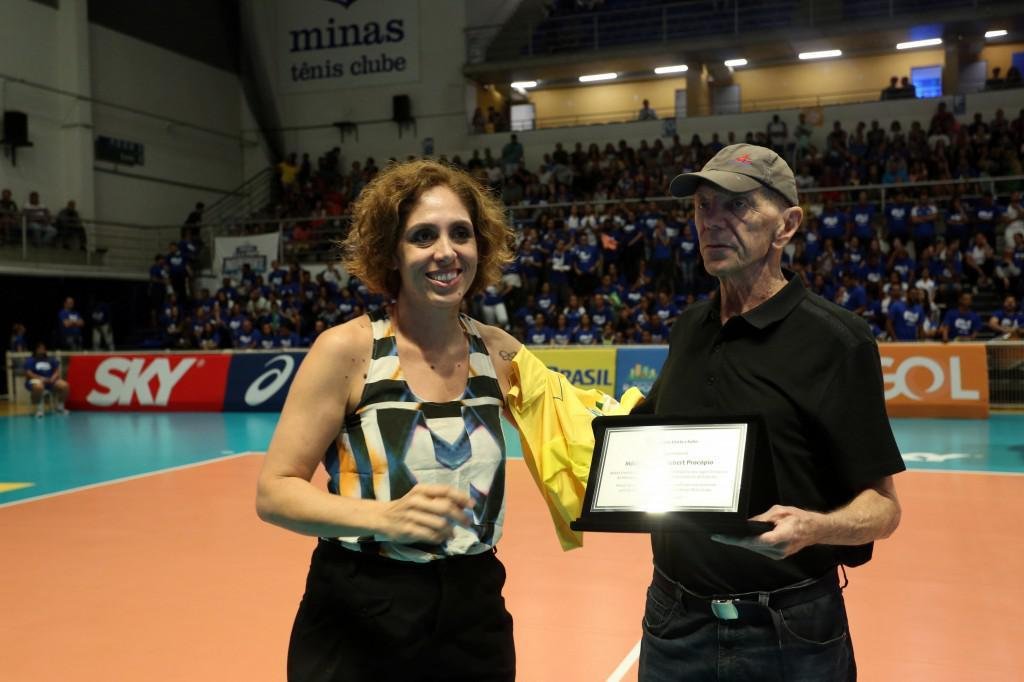 Em abril de 2019, Mrio Marcos Procpio, ex- atleta do Minas e da Seleo Brasileira, foi homenageado pelo clube mineiro