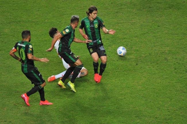 Fotos do jogo entre Amrica e Internacional, no Independncia, em Belo Horizonte, pela stima rodada da Srie A do Campeonato Brasileiro de 2021