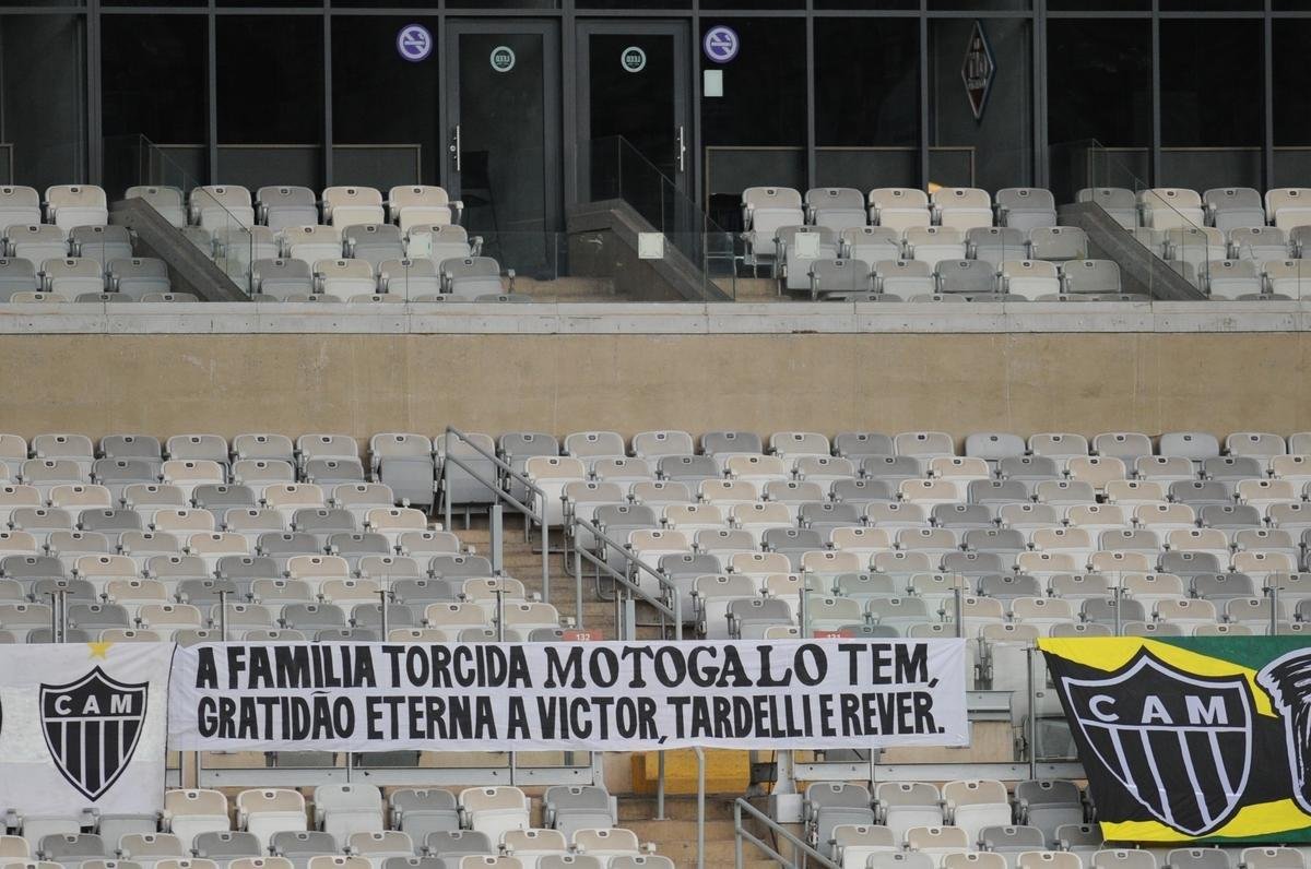 Goleiro foi homenageado na despedida dos gramados