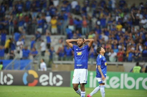 Revs por 2 a 0 para o CRB frustrou torcida do Cruzeiro no Mineiro