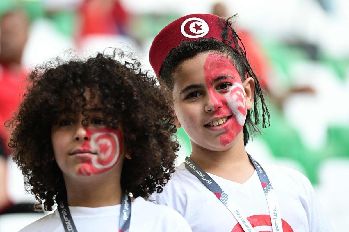 Imagens dos torcedores no jogo entre Dinamarca e Tunsia, pelo Grupo D da Copa do Mundo.